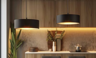 Jak urządzić taras w stylu industrialnym z lampami wiszącymi o prostych formach